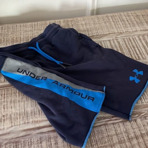 Under Armour Rolled bottom sweat shorts Youth xs (rl) - Picture 1 of 5